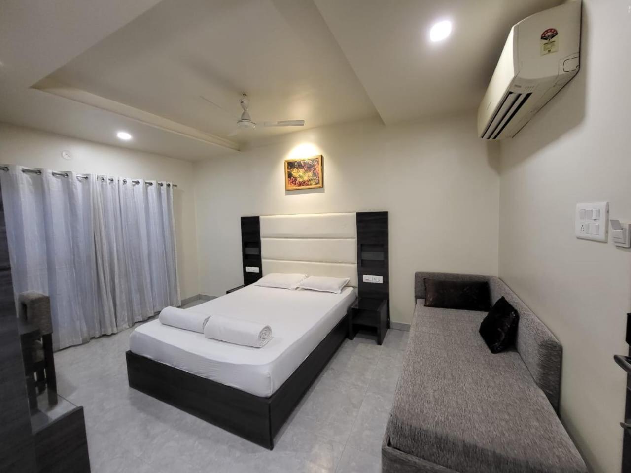 Hotel Nirvana Residency Nagpur Buitenkant foto