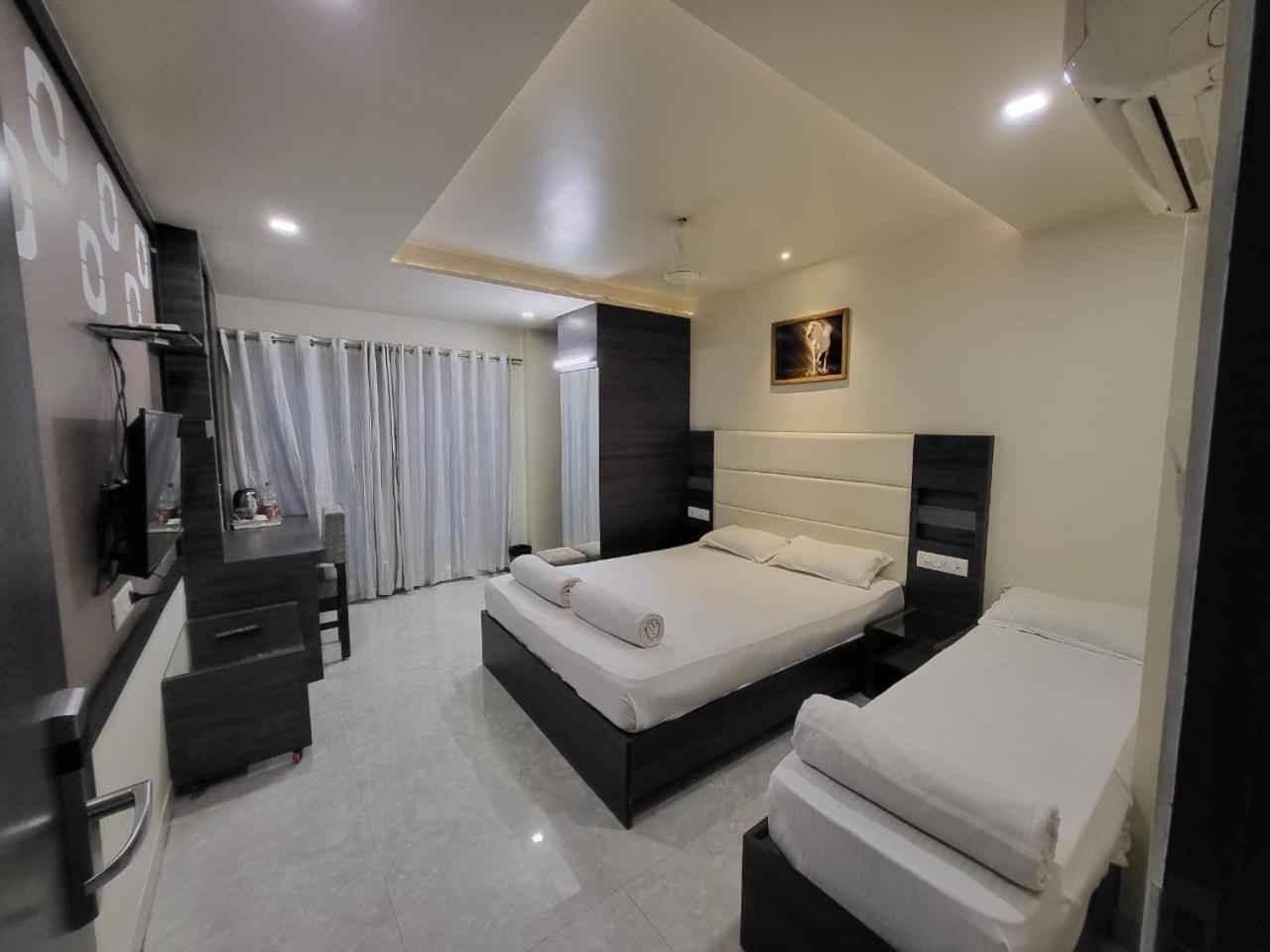 Hotel Nirvana Residency Nagpur Buitenkant foto