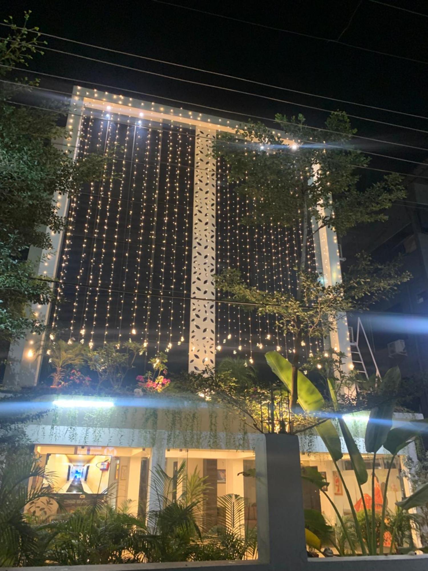 Hotel Nirvana Residency Nagpur Buitenkant foto
